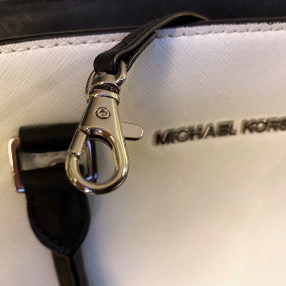 Michael Kors Medium Size Bag - Picture 5 of 13